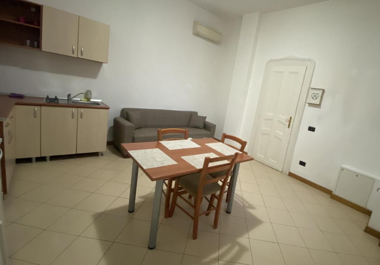 Apartament Piata Victoriei Timisoaraアパートメント エクステリア 写真
