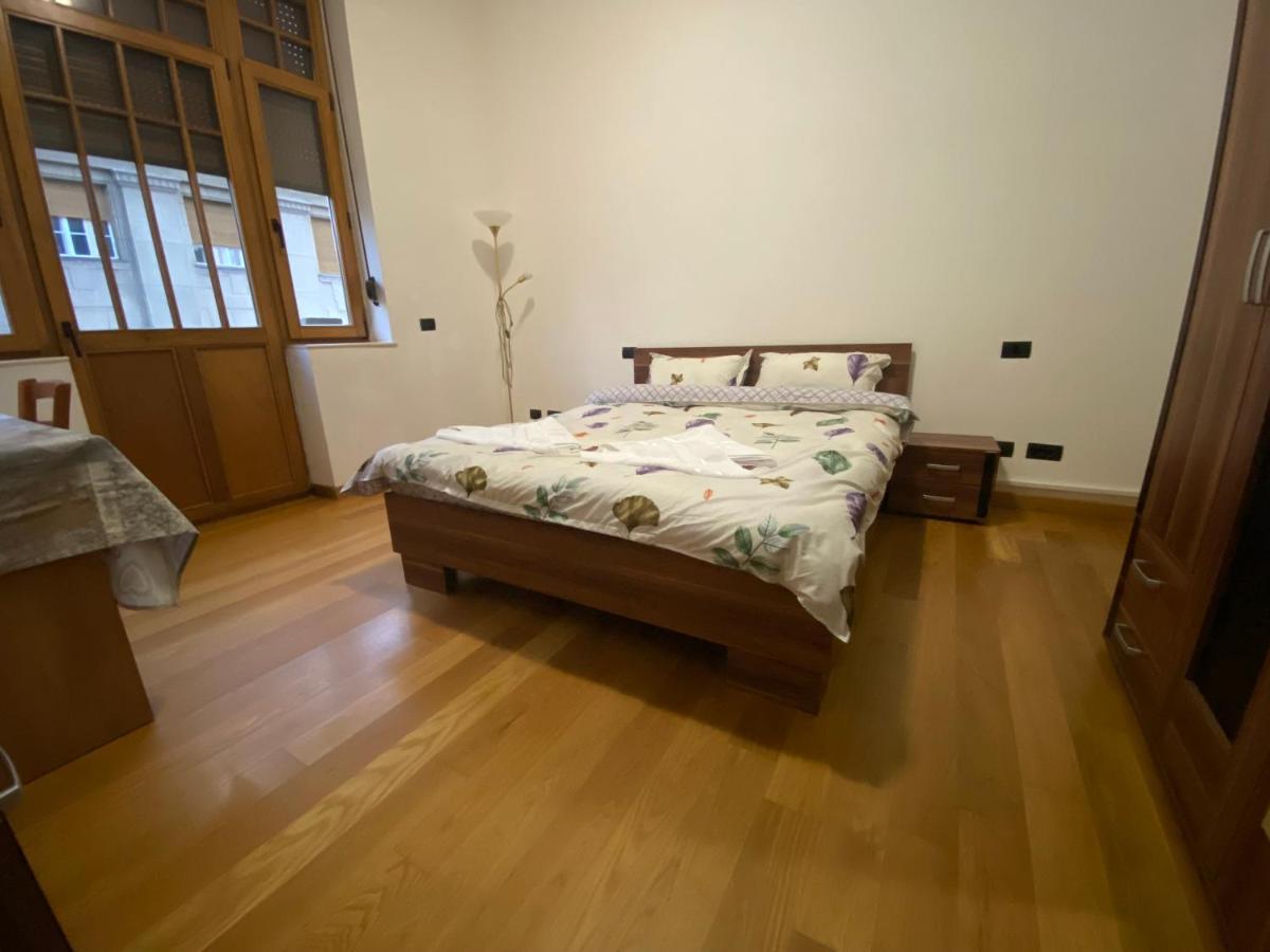 Apartament Piata Victoriei Timisoaraアパートメント エクステリア 写真
